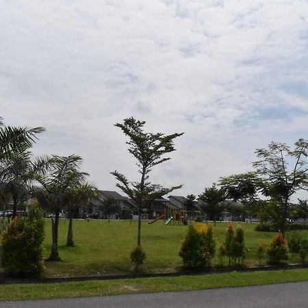 Taman Saujana Indah II Hotel Lunas Exterior foto